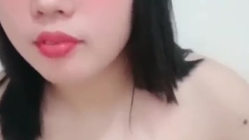 Lisha Menggoda Remas Nenen Empuk