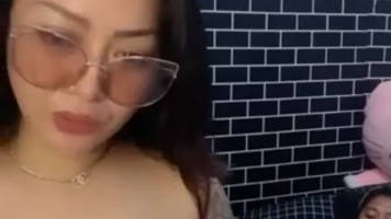 Sarah Dinara Duet Live Hot Bling2