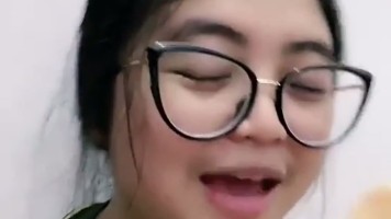 Yolanda Ayu Gemoy Colmek Di Kamar Mandi